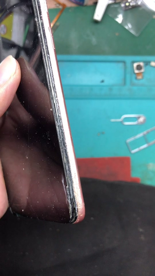 手机屏幕突然掉了下来可以粘回去吗