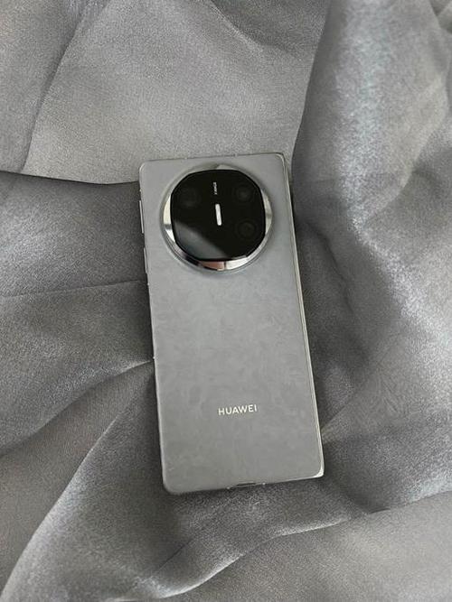 华为屏幕变成灰色